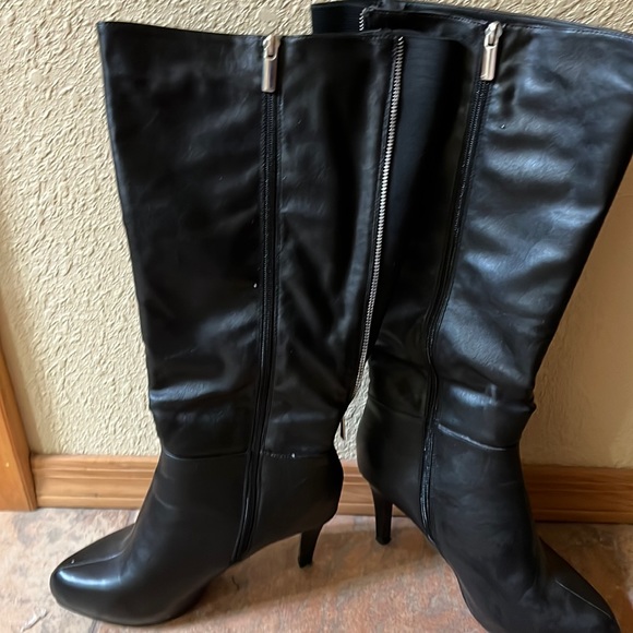 Zipper knee high 2-1/2 heel boots - Picture 2 of 6